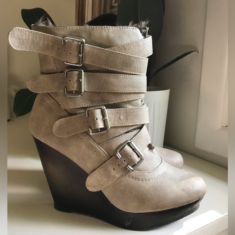 Wedge boots